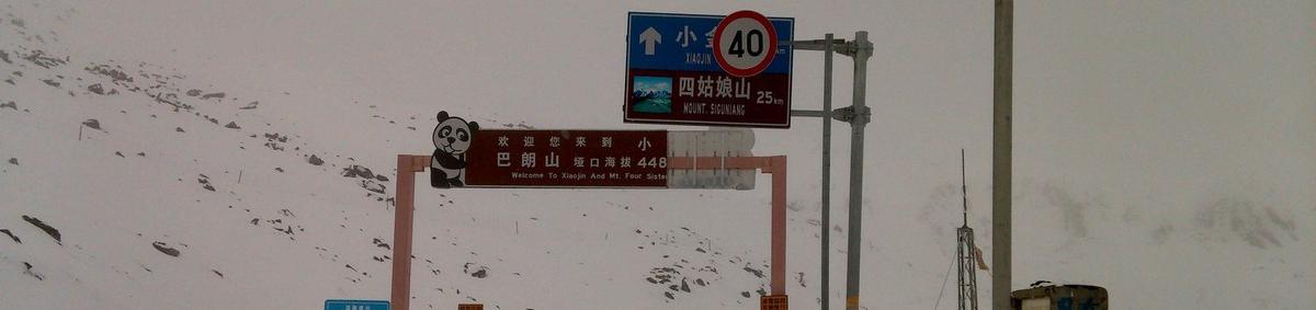 Balang Pass sign reading 4,487 m