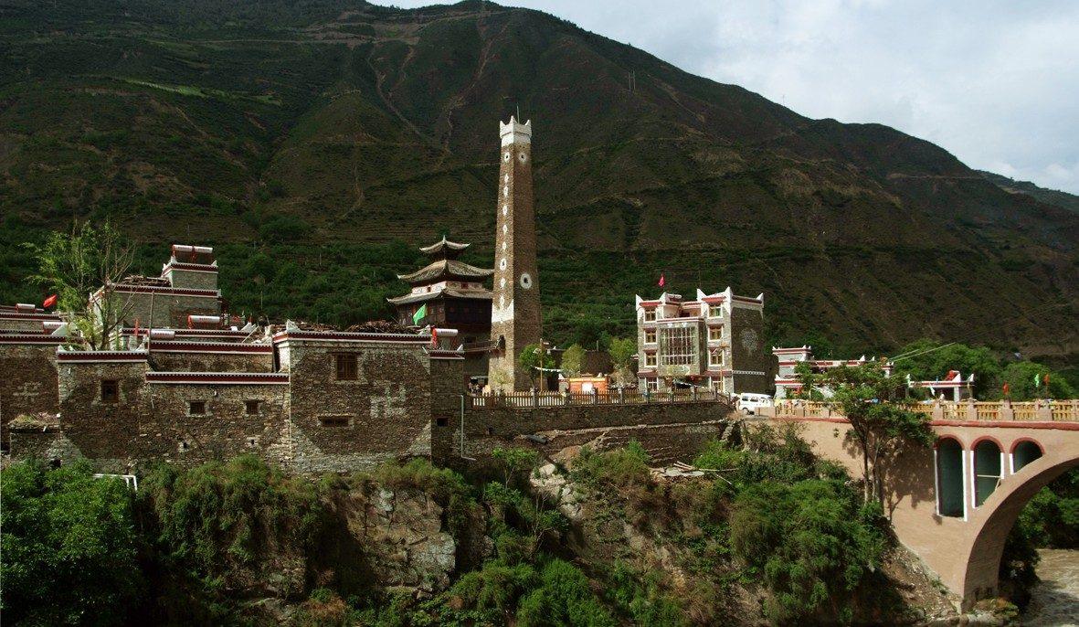 The Wori tusi residence: stone hall, triple-eaved scripture hall and the tall tower, above the river
