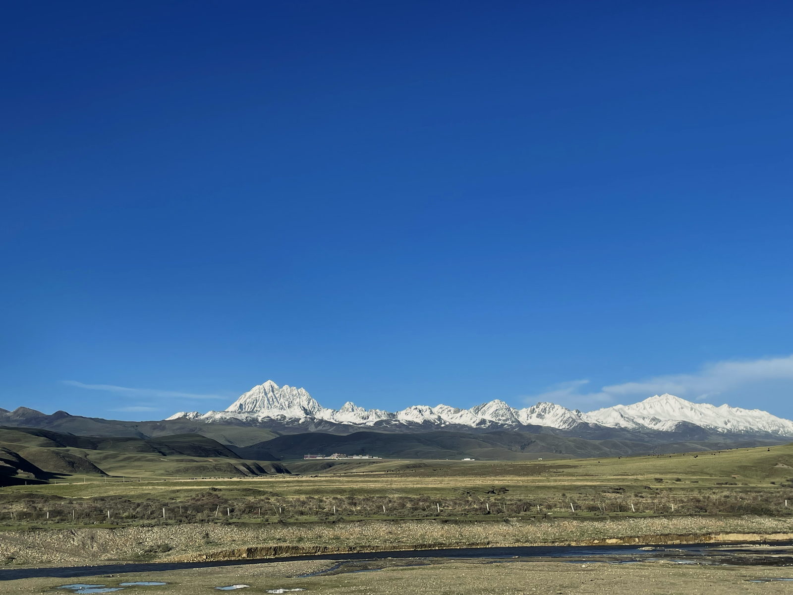 La montagna di Yala innevata
